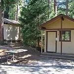 Yosemite Lakes Bunkhouse Cabin 27