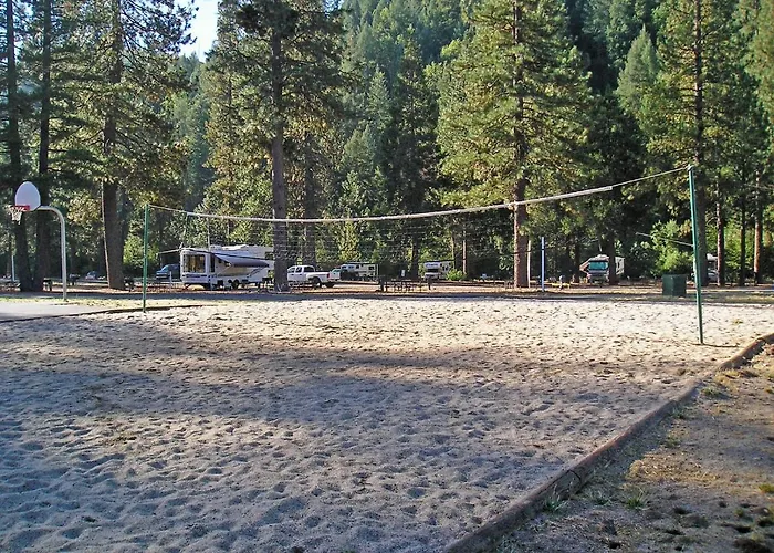 Yosemite Lakes Bunkhouse Cabin 27