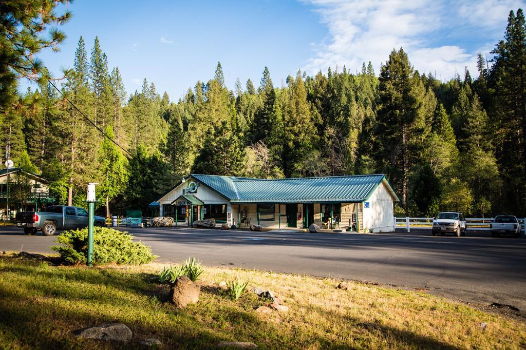 Yosemite Lakes Bunkhouse 27